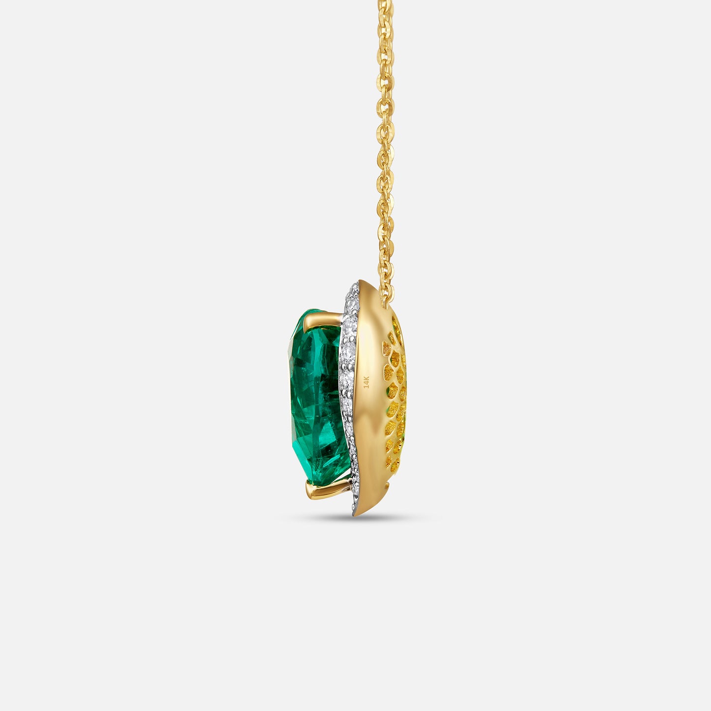 Émeraude Heart Diamond Pendant